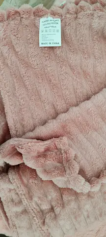 Soft Pink Plush Throw Blanket - Cozy Polyester, Small Size