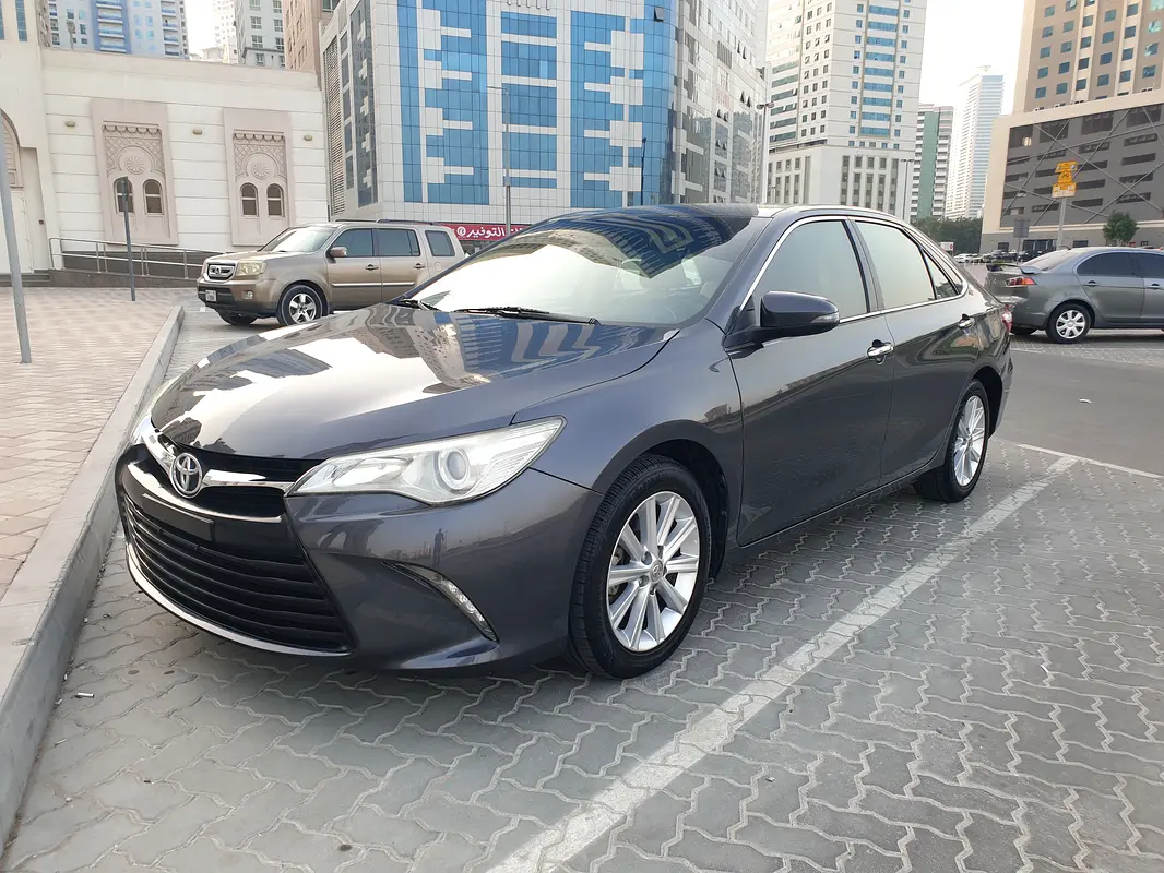 Toyota Camry 2017 — photo 1 of 16