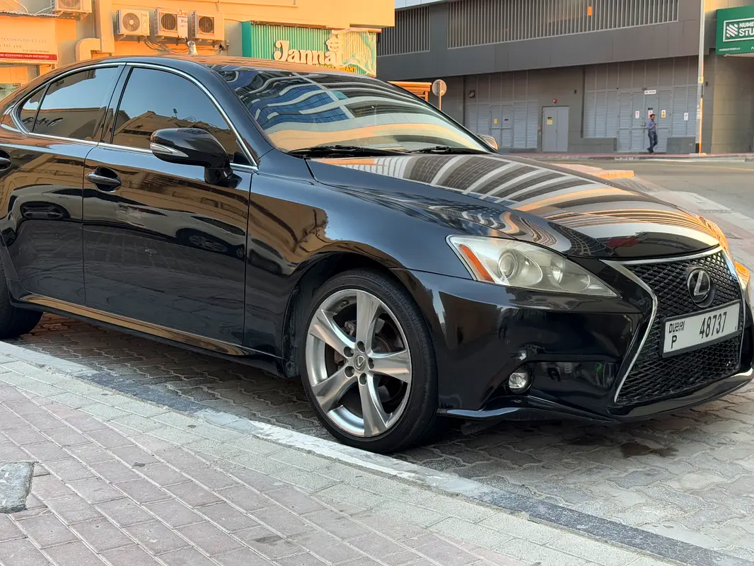 Lexus IS-Series 2013 — photo 1 of 6