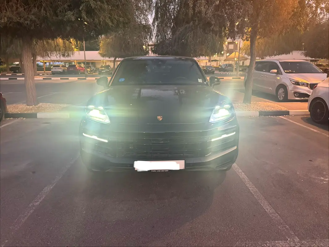 Porsche Cayenne 2024 — photo 1 of 9