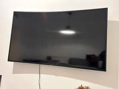 Samsung Curved LED TV in excellent Condition - Wall Mounted