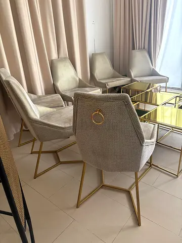 Dining chairs x6, coffee table, floor partition