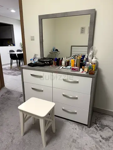 Dressing table