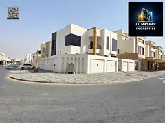 Corner unit, two floors and a rooftop, excellent location, large area, spacious interior layouts, fr