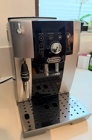DeLonghi Magnifica S Smart Coffee Machine