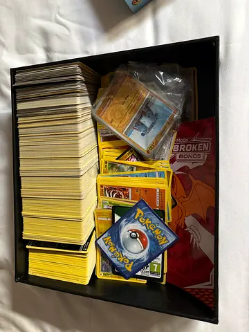 Mixed Lot of Pokémon Trading Cards - Hundreds of Cards