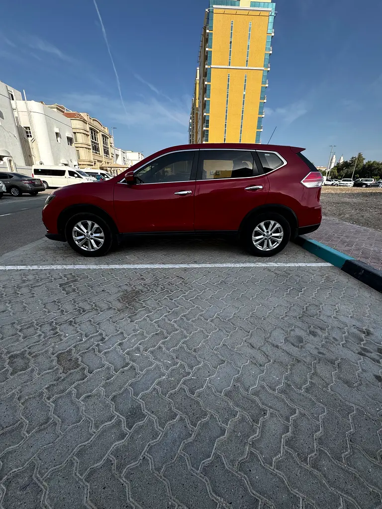 Nissan X-Trail 2015 — photo 1 of 12