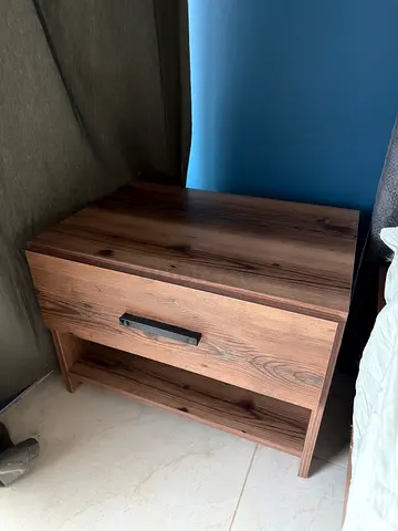 nightstand/bedside table