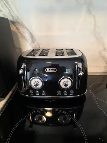 Feller Black 4-Slice Toaster - Good Working Condition