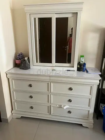 Dressing table