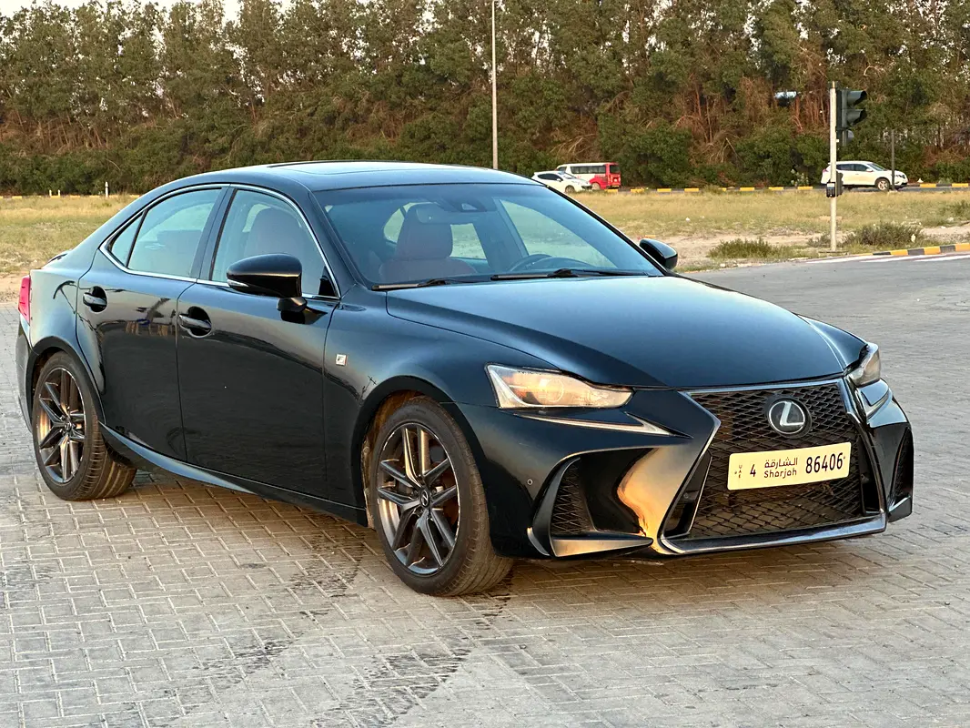 Lexus IS-Series 2019 — photo 1 of 13