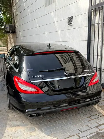 Super clean shooting brake Mersedes Benz CLS 63 AMG