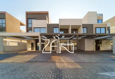 Single Row Corner Villa|Prime Community |Vacant