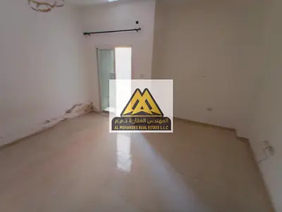 بلكونة ممتازة | مطبخ منفصل | تكييف مركزي | صيانة مجانية | موقع حيوي على شارع الملك فيصل | قريب من الخدمات | سكن مريح