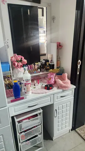 Dressing table