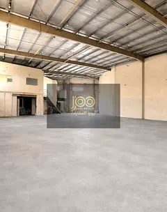 Mezzanine warehouse with offices available for all activities. Electricity 100