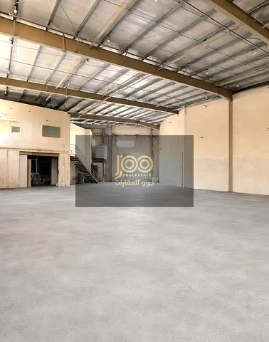 مستودع ميزانين يوجد مكاتب\ متاح لجميع لانشطة\ الكهرباء 100