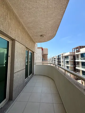 Spacious bachelor room ( bed space )available with balcony Al karama