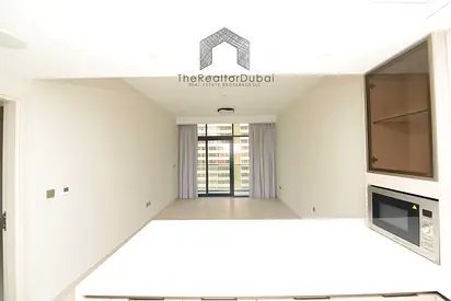 Multiple options | 3 cheques | Skyline and Damac pool view