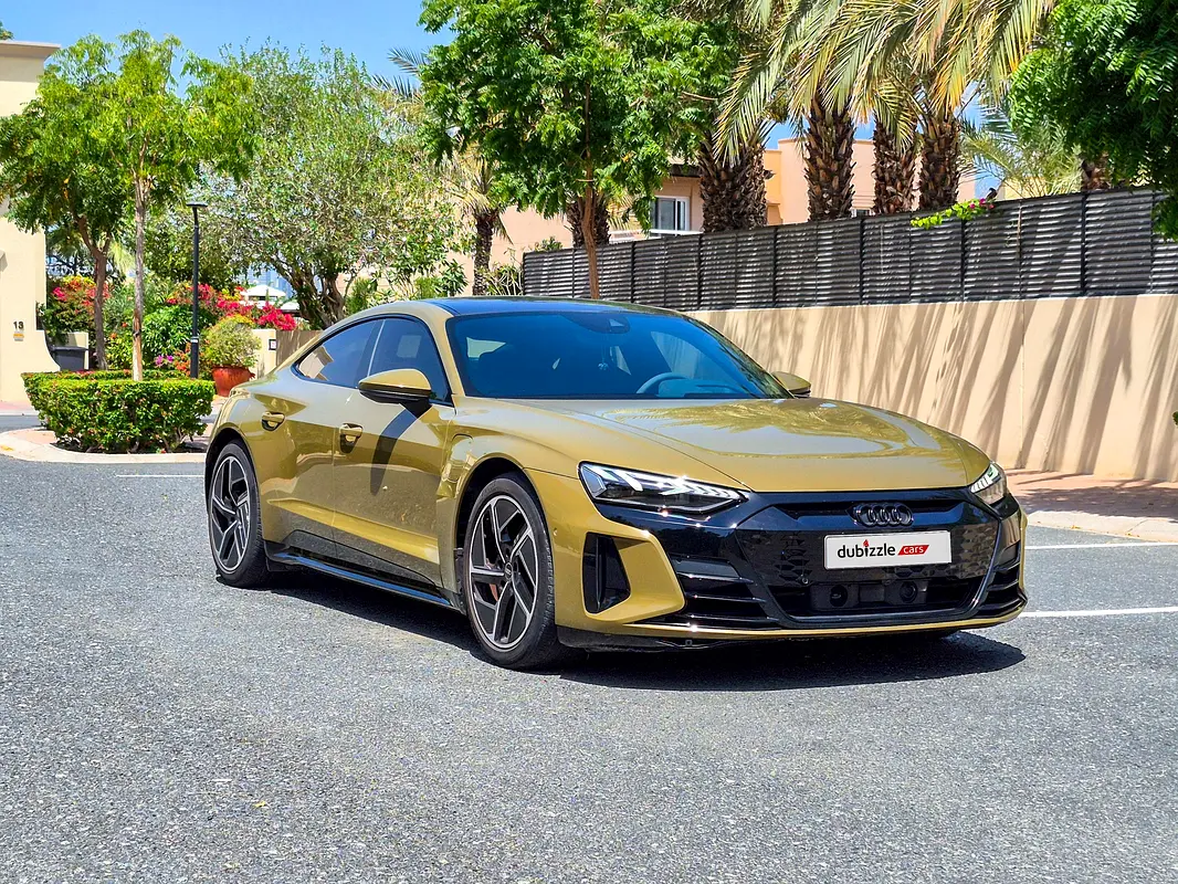 Audi e-tron GT 2022 — photo 1 of 18