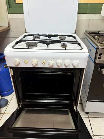 Gas range with oven