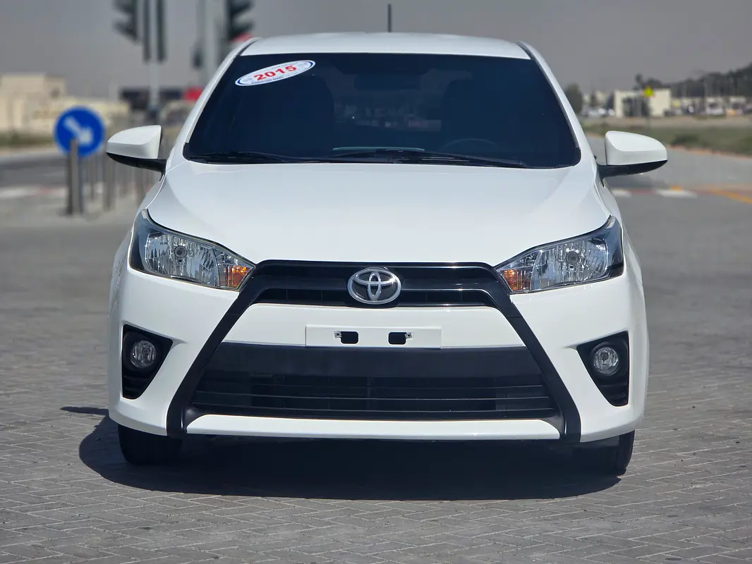 Toyota Yaris 2015 — photo 1 of 20