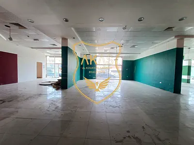 BIG SIZE SHOP AVAILABLE FOR ANY ACTIVITY, CLOSE TO MEGAMALL