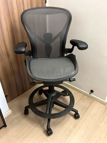 Brand New Remastered Version V2 Herman Miller Aeron Graphite Chair with Aeron Stool Size B