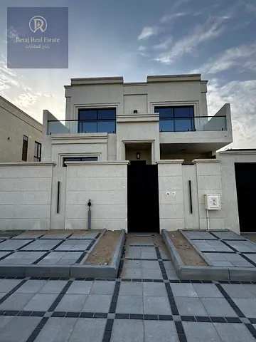 فيلا مستقلة فاخرة جديدة كلياً | 5 غرف ماستر | غرفة دراسة + سكاي لايت | أرض 4,350 قدم | مدينة التلال