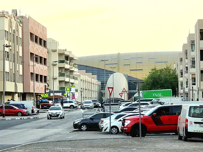 FRONT OF METRO // READY TO MOVE // 1BHK // 2 WASHROOM // BALCONY // FULL FAMILY BUILDING