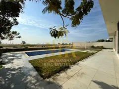 A villa with all electricity, water and air conditioning fees included, on the main street, ready to