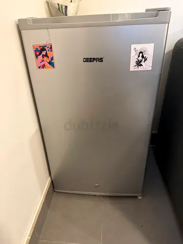 Compact Geepas Single-Door Refrigerator - Good Condition