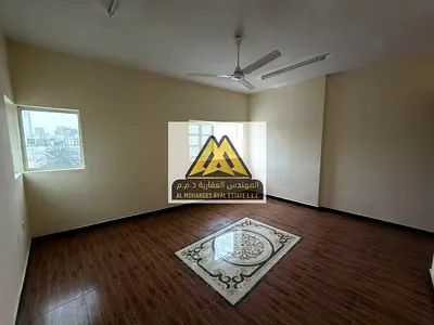 للسكن في قلب الراشدية 1 شقة غرفة وصالة واسعة مقابل سوق السمك وشارع الميناء