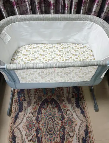 Lightweight bedside bassinet / cradle - good condition used zero times