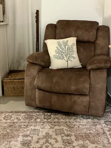 Brown Recliner Armchair - extremly cozy recliner in very Good Condition (home center)