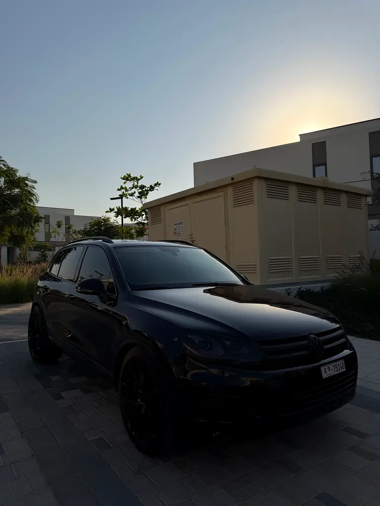 Volkswagen Touareg 2014 — photo 1 of 10