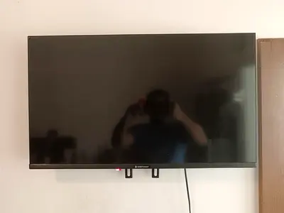 32-inch Smart LED TV - Wall Mounted, Good Working Condition