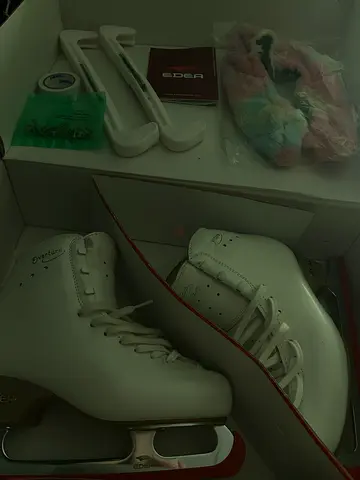 Edea overture figure skates 260c
