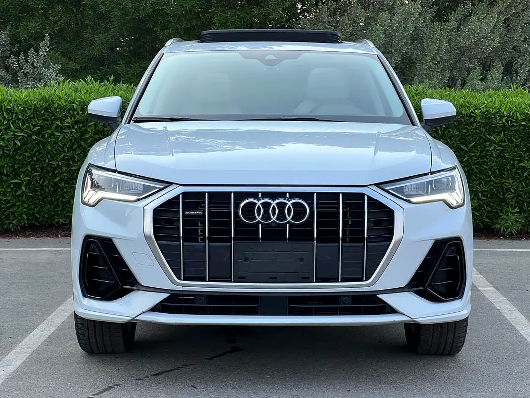 Audi Q3 2021 — photo 1 of 13