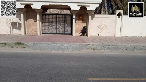 A unique opportunity to live in a luxurious villa in the Al Rahmaniya area, featuring a spacious la