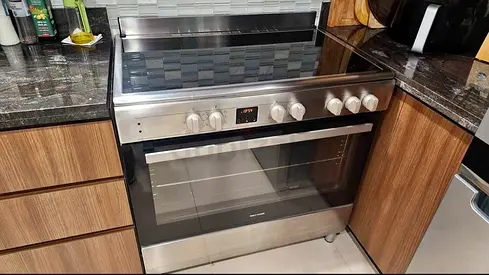 Stainless Steel Electric Range with Glass Cooktop and Oven