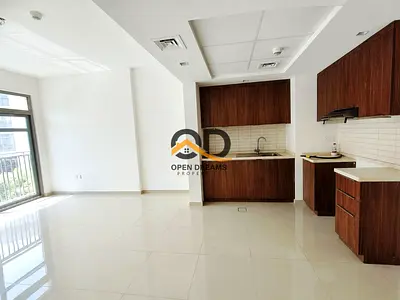 L-shape kitchen || Laundry Room || Pool View || Spacious Layout