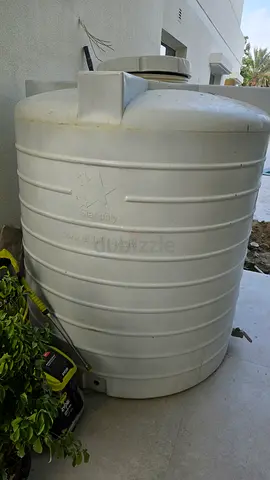 Large Plastic Water Storage Tank - 800 usg (Used)