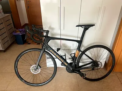 Excellent condition Pardus Spark carbon road bike for sale. Perfect for Al Qudra weekend rides!