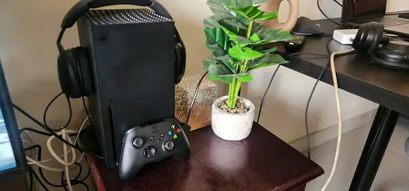 Xbox series x 1TB+ Xbox series x black controller( slightly negotiable)