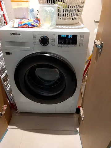 Samsung washing machine 8 kg same like a new condition