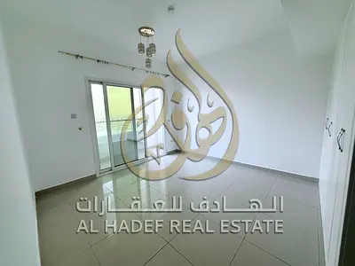 فرصة مميزة لعشاق الإطلالات الهادئة والعيش الراقي في واحدة من أفضل مناطق الشارقة، حيث تجمع هذه الشقة بين الموقع الحيوي والإطلالة الطبيعية الساحرة التي