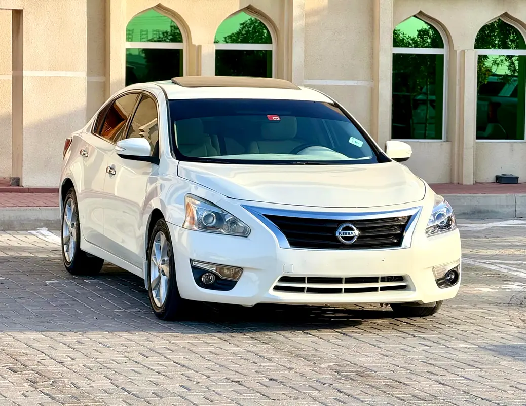 Nissan Altima 2014 — photo 1 of 14