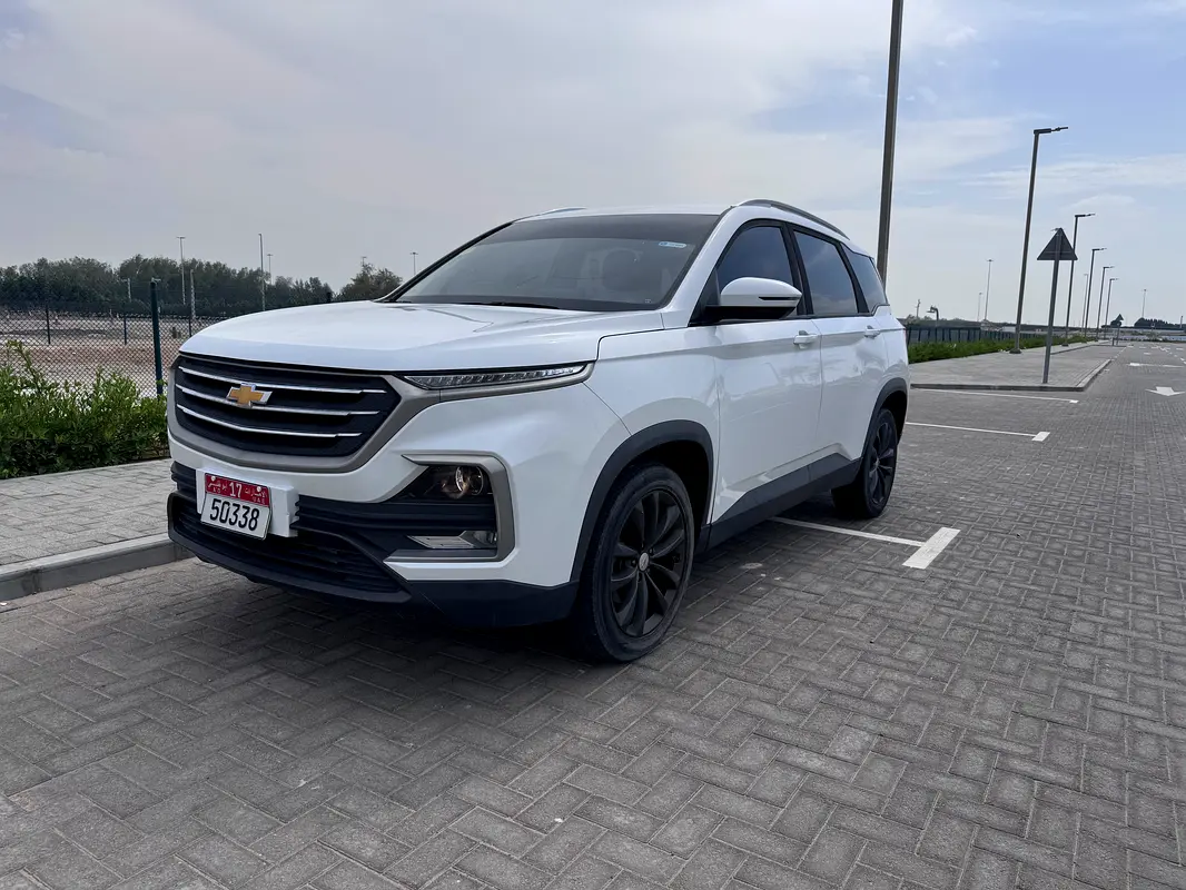 Chevrolet Captiva 2023 — photo 1 of 10