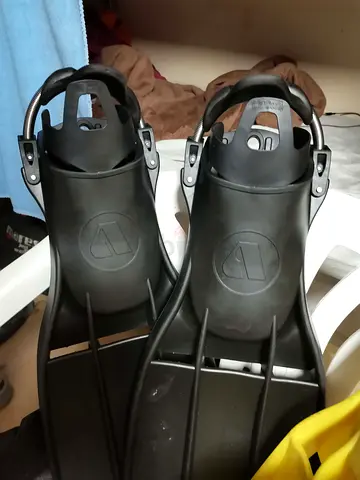 RK3 Pair of black scuba/snorkel fins – good condition